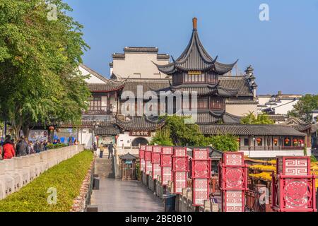 NANJING, CHINE - NOVEMBRE 07: Riverside arrime à la zone du Temple Confucius dans le quartier historique de Fuzimiao le 07 novembre 2019 à Nanjing Banque D'Images