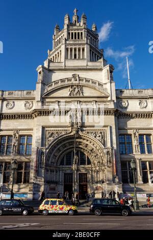 Entrée principale au Victoria and Albert Museum, Londres, Angleterre Royaume-Uni Banque D'Images