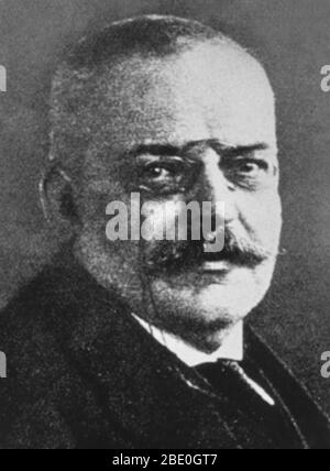 Aloysius 'Aloyis' Alzheimer (1864-1915) était psychiatre et neuropathologiste allemand et collègue d'Emil Kraepelin. En 1906, Alzheimer a fait une description clinique et pathologique complète de la démence prénile, qui est connue sous le nom de maladie d'Alzheimer, une condition progressive dans laquelle les cellules nerveuses du cerveau dégénèrent. En 1915, Alzheimer est devenue malade lors d'un voyage en train. Il a probablement eu une infection streptococcique et la fièvre rhumatismale et l'insuffisance rénale qui ont suivi. Il est mort d'insuffisance cardiaque à l'âge de 51 ans. Banque D'Images