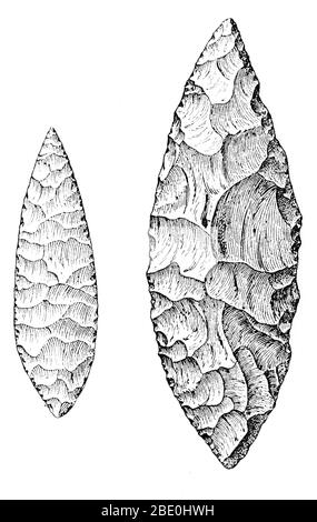 Sélection d'outils à flanelle en forme de lame. Période paléolithique supérieure. Le Paléolithique supérieur (ou âge de pierre tardif) est la troisième et dernière subdivision du Paléolithique ou de la vieille âge de pierre, comme on l'entend en Europe, en Afrique et en Asie. Très largement, il date de 50 000 à 10 000 ans. Banque D'Images