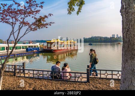 NANJING, CHINE - 9 NOVEMBRE : vue sur le parc du Lac de Xuanwu le 9 novembre 2019 à Nanjing Banque D'Images