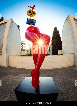 Art extérieur 'Girl Exfuse' (1967) à la Fundacio Joan Miro, Barcelone, Espagne. Banque D'Images