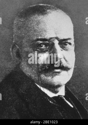 Aloysius 'Aloyis' Alzheimer (1864-1915) était psychiatre et neuropathologiste allemand et collègue d'Emil Kraepelin. En 1906, Alzheimer a fait une description clinique et pathologique complète de la démence prénile, qui est connue sous le nom de maladie d'Alzheimer, une condition progressive dans laquelle les cellules nerveuses du cerveau dégénèrent. En 1915, Alzheimer est devenue malade lors d'un voyage en train. Il a probablement eu une infection streptococcique et la fièvre rhumatismale et l'insuffisance rénale qui ont suivi. Il est mort d'insuffisance cardiaque à l'âge de 51 ans. Banque D'Images