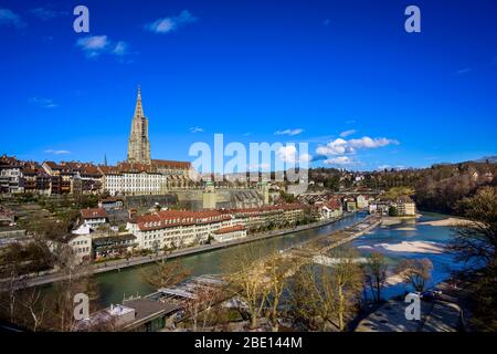 Vue sur la vieille ville avec les Minster et Aare de Berne, Berne, Canton de Berne, Suisse Banque D'Images