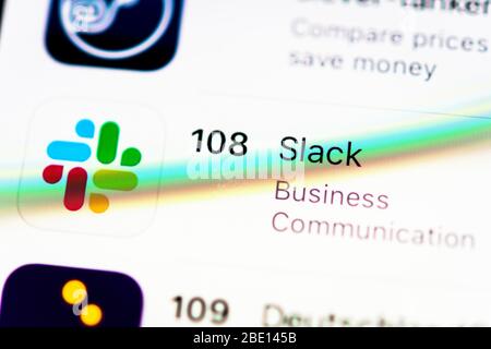 Slack App, service Instant Messenger, icône d'application, affichage sur l'écran du téléphone mobile, smartphone, détails, remplissage de format Banque D'Images