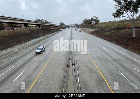 Los Angeles, États-Unis. 9 avril 2020. Los Angeles, États-Unis. 09 avril 2020: Vue générale du trafic clairsemé sur l'autoroute Interstate 710 au milieu de la pandémie mondiale de coronavirus COVID-19, jeudi 9 avril 2020, à Los Angeles. (Photo de IOS/Espa-Images) crédit: Agence européenne de photo sportive/Alay Live News Banque D'Images