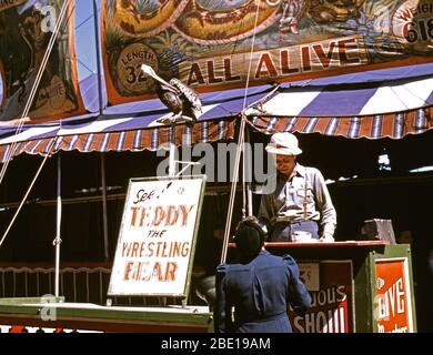 Barker à la base à la California State Fair, Rutland, VT - Septembre 1941 Banque D'Images