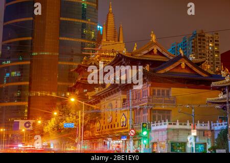 Temple de Jing'an est un temple bouddhiste sur le West Nanjing Road à Shanghai, Chine. Banque D'Images