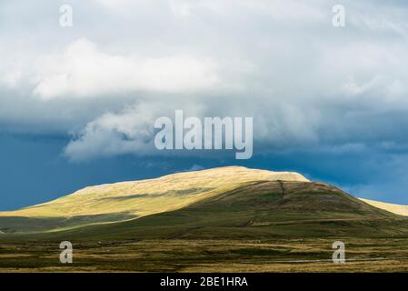 Whernside de Scales Moor au-dessus d'Ingleton dans le parc national du Yorkshire Dales Banque D'Images