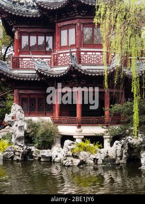 Shanghai, Chine - 20 mars 2016 : printemps dans le jardin traditionnel Yuyuan Banque D'Images