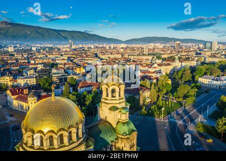 Europe, Bulgarie, Sofia, Alexander Nevsky cathédrale orthodoxe russe, vue aérienne Banque D'Images