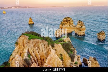 Côte de l'Algarve près de Ponta da Piedade, Portugal Banque D'Images