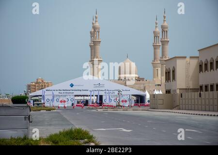 Tente de dépistage ou de test mobile COVID-19 (Coronavirus) à Ras al Khaimah, Emirats Arabes Unis (Emirats Arabes Unis) Banque D'Images