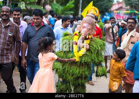 Interprètes de danse folklorique traditionnelle kummatti pendant onam,fête,kizhakkumpattukara kummatti thrissur, kerala,onam festival, inde,pradeep subramanian Banque D'Images