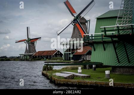 Zaandam d'Amsterdam. Pays-Bas. Europe. Waterland district la célèbre région des moulins. Banque D'Images