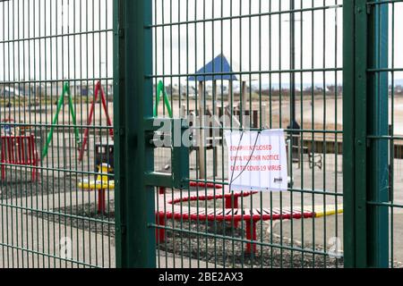 Troon, Royaume-Uni. 11 avril 2020. Sur ce qui serait normalement l'un des week-ends les plus chargés de l'année, le week-end de Pâques, il semble que les gens prennent les conseils du gouvernement et restent à la maison et ne voyagent pas vers des destinations touristiques. Troon Beach, le week-end de Pâques serait normalement le choix préféré pour des milliers de touristes et de trippers de jour qui pourraient voyager sur des distances considérables pour profiter de la station. Crédit: Findlay/ Alay News Banque D'Images