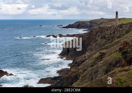 La côte nord de Cornish, près de la mine Levant, site classé au patrimoine mondial de l'UNESCO, péninsule de Penwith, Cornwall, Royaume-Uni Banque D'Images