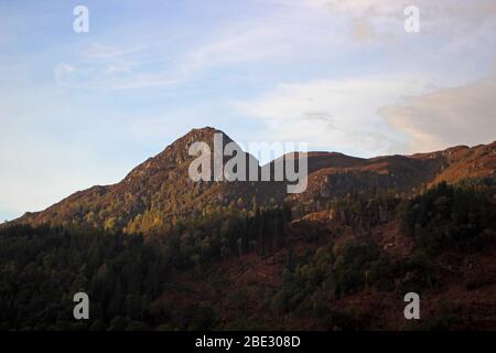 Ben aan au Loch Achray, Trossachs Ecosse Banque D'Images