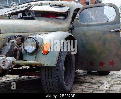 WROCLAW, POLOGNE - 11 août 2019: Les voitures américaines montrent: Voiture militaire américaine verte avec pare-brise montant. Banque D'Images