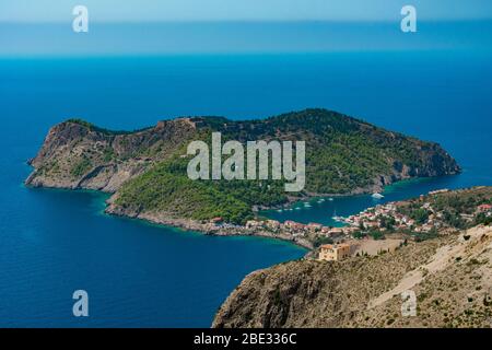 Belle vue panoramique du matin sur la péninsule d'Assos à Kefalonia Grèce Banque D'Images