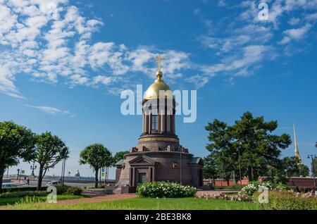 Sankt-Peterburg, Russie - 12 août 2017 : une chapelle moderne au nom de la Trinité donnant vie commémorant le site de la vieille cathédrale de la Trinité Banque D'Images