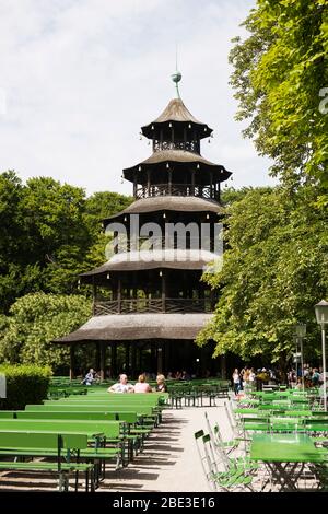 La Tour chinoise dans le jardin anglais à Munich, Allemagne. Banque D'Images