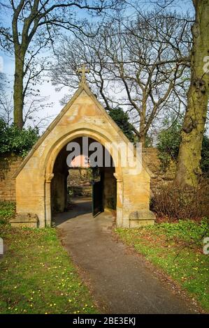 Royaume-Uni, Yorkshire du Sud, Doncaster, Hickleton, église St Wifrd arqué entrée nord Banque D'Images