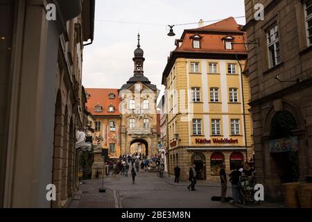 La boutique Käthe Wohlfahrt sur Geyerswörthplatz et Karolinenstrasse, en face de la vieille mairie de Bamberg, Haute-Franconie, Bavière, Allemagne. Banque D'Images