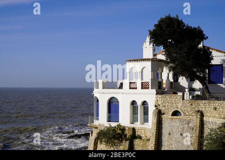 maison blanche de luxe sur la côte atlantique à Saint-Palais-sur-Mer charente maritime france Banque D'Images