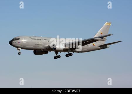 Lisbonne, Portugal. 13 mai 2013. A Colombie - Boeing KC767 MTT de l'armée de l'air atterrit à l'aéroport de Lisbonne Delgado. Crédit: Fabrizio Gandolfo/SOPA Images/ZUMA Wire/Alay Live News Banque D'Images