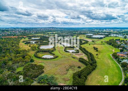 Piscines pittoresques de la réserve de terres humides de Tiratuan à Melbourne, Australie - vue aérienne Banque D'Images