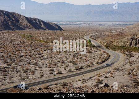 Thousand Palms Canyon Road dans la vallée de Coachella en Californie aux États-Unis Banque D'Images