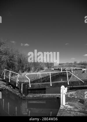 Paysage noir et blanc, Oakhill Down Lock, North Wessex Downs, Kennett et Avon Canal, Froxfield, Wiltshire, Angleterre, Royaume-Uni, GB. Banque D'Images