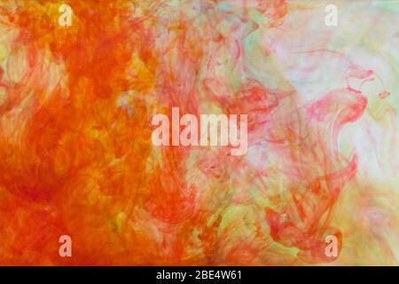 couleur abstraite du fond des peintures mélangées dans l'eau Banque D'Images