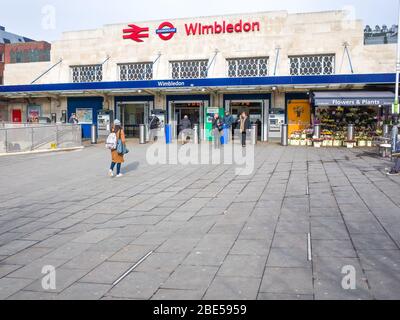 LONDRES- Gare de Wimbledon. Une gare dans le sud-ouest de londres avec un échangeur entre National Rail, London Underground District Banque D'Images