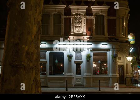 Victorian Architecture Brook Green Brick Corner Brook Green Hotel 170 Shepherds Bush Rd, Hammersmith, Londres W6 Banque D'Images