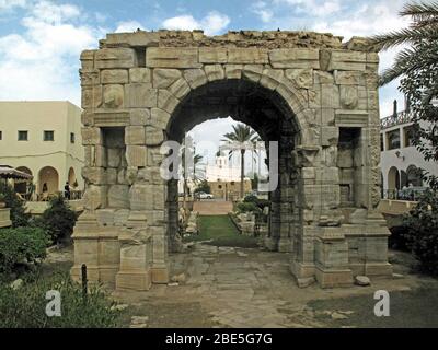 L'arche de Marcus Aurelius, qui mène au centre de l'ancienne Médina de Tripoli Banque D'Images