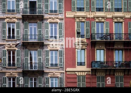 Nice, France - avril 2017: Couleurs et styles de Nice appartement classique buidlings Banque D'Images