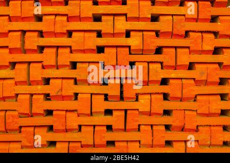 Stock préparé pour les travaux de béton dans la construction d'un bâtiment en béton. Panneaux de coffrage pour la construction Banque D'Images