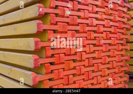 Stock préparé pour les travaux de béton dans la construction d'un bâtiment en béton. Panneaux de coffrage pour la construction Banque D'Images