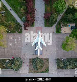 Vue aérienne sur le monument des Aviation Warriors, Tiraspol, Transnistrie Banque D'Images