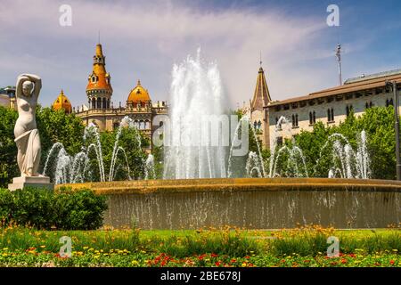 Place de la Placa de Catalunya à Barcelone, Espagne, Europe. Banque D'Images