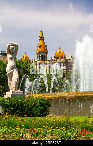 Place de la Placa de Catalunya à Barcelone, Espagne, Europe. Banque D'Images