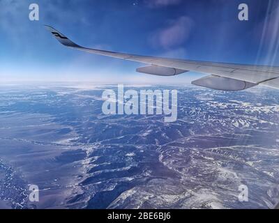 Vue depuis une fenêtre avion sur les mountains d'Iran Banque D'Images