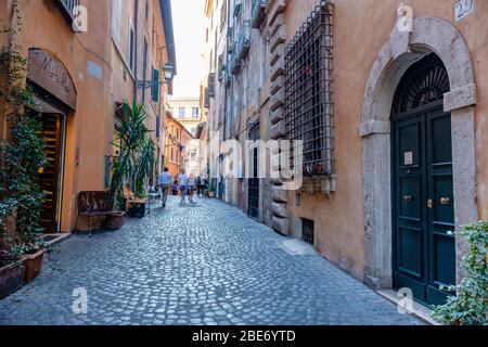 Rues de Rome, magasin Marta Ray via della Reginella, rue pavée, Ghetto juif, Rome, Italie. Banque D'Images