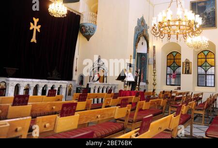 Damas, Syrie. 12 avril 2020. Une église presque vide est vue à Damas, capitale de la Syrie, 12 avril 2020. Les chrétiens syriens ont tenu des prières à l'intérieur pendant Pâques en raison de la propagation de la COVID-19. Crédit: Ammar Safarjalani/Xinhua/Alay Live News Banque D'Images