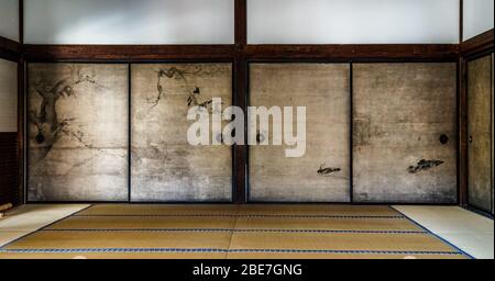 Peinture à l'encre sur un fusuma, par Kaiho Yuho, Temple Kennin-ji, Higashiyama, Kyoto, Japon Banque D'Images