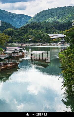 Kyoto, Japon, Asie - 4 septembre 2019 : rivière Katsura dans le district d'Arashiyama Banque D'Images