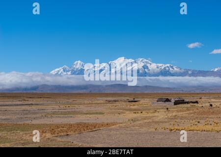 Aymaran Country avec la Cordillera Real et ses 6 000 m de pics, Peninsula Huata, Département la Paz, Bolivie, Amérique latine Banque D'Images