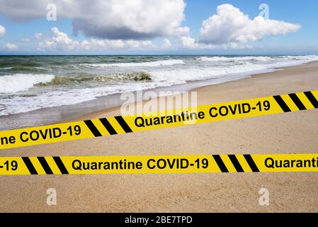 Quarantaine COVID-19. Interdiction de visiter les plages. Le défi du secteur du tourisme Banque D'Images
